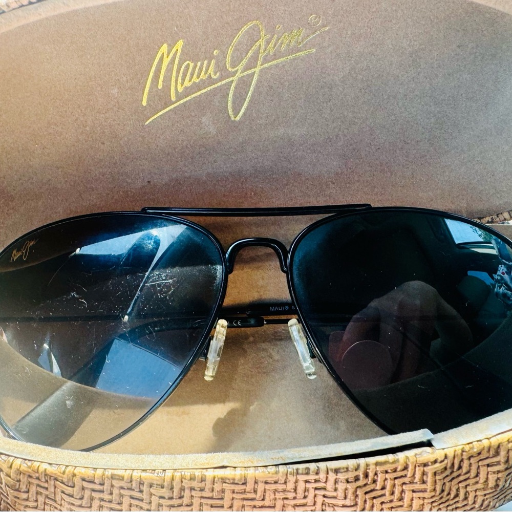 Women’s Maui Jim aviator sunglasses—Black!